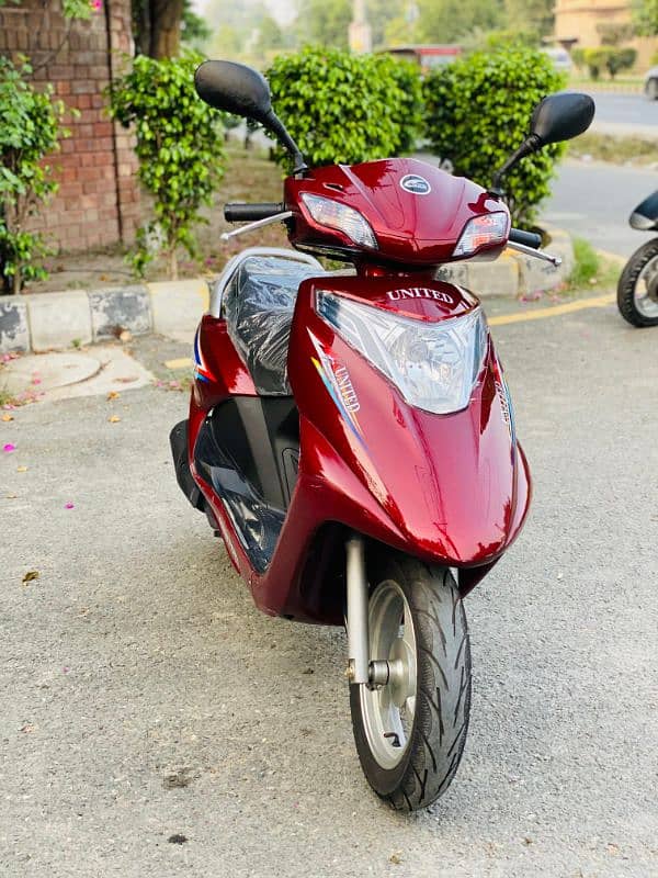 United scooty 100cc only 160kms driven brand new condition 2021 model 2