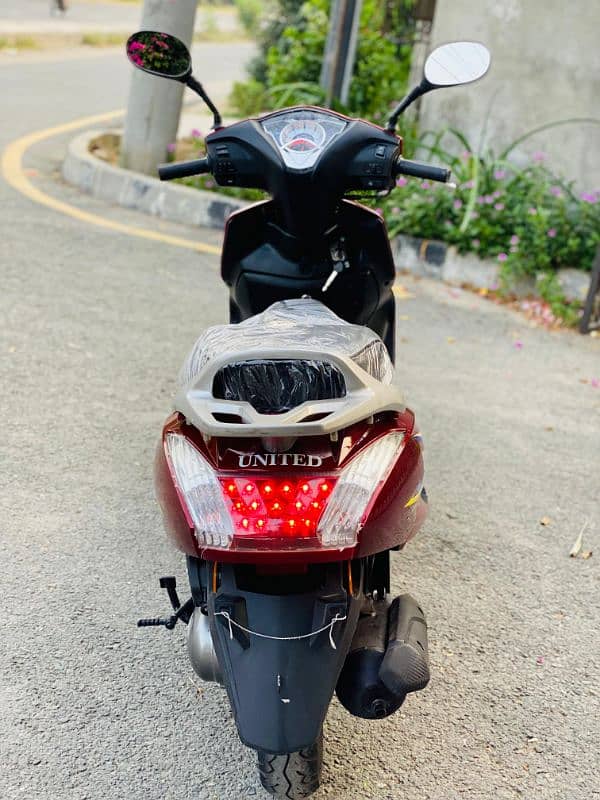 United scooty 100cc only 160kms driven brand new condition 2021 model 5