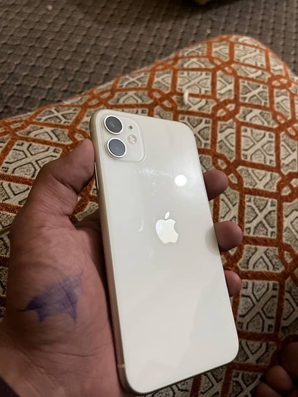 iphone 11 white colour 64Gb (Non pta ) 1