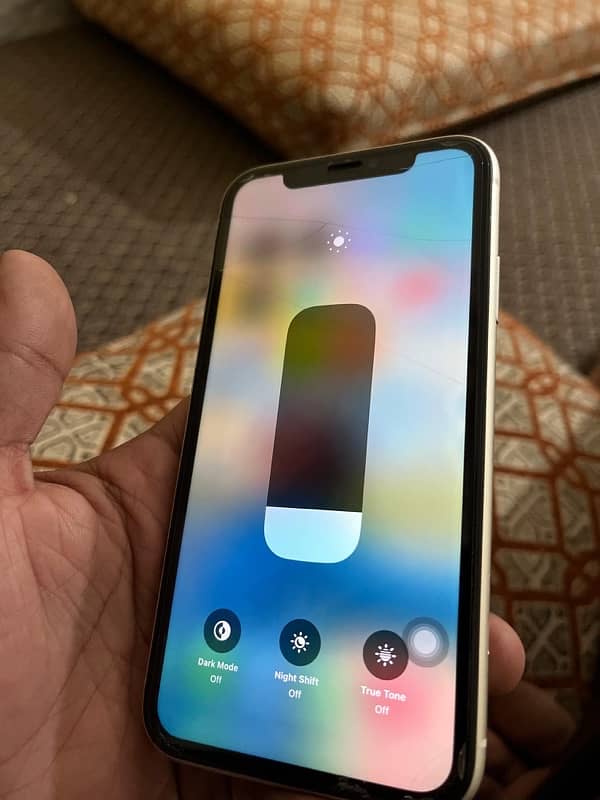 iphone 11 white colour 64Gb (Non pta ) 2