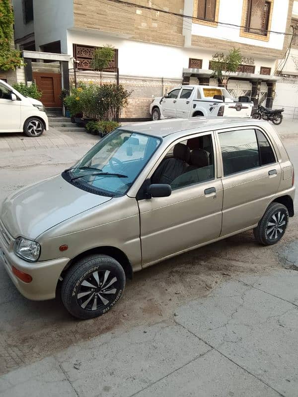 Daihatsu Cuore 2011 4