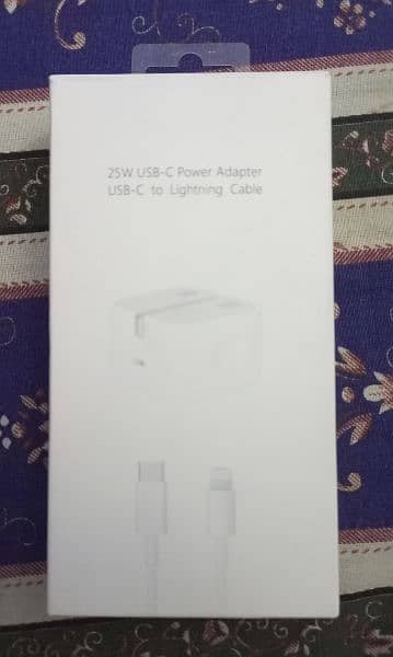 25W Apple  USB-C Power Adapter 1