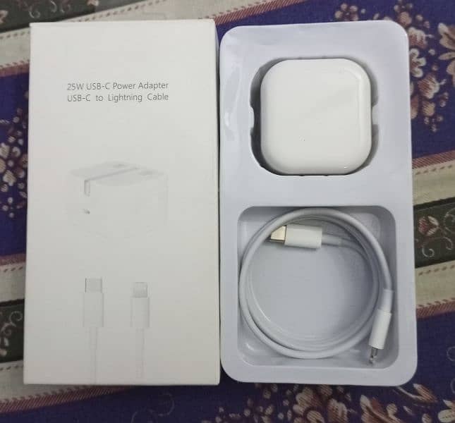 25W Apple  USB-C Power Adapter 2