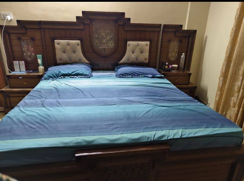 king size bed with  2 side table without metres 8