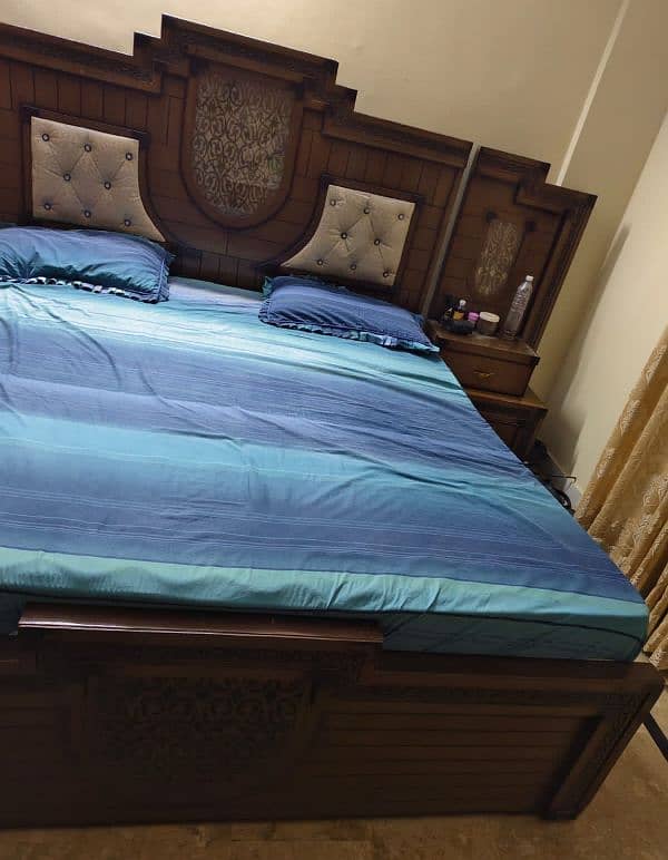 king size bed with  2 side table without metres 14