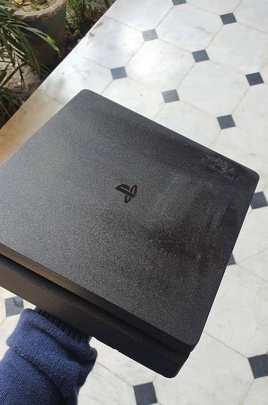 ps4 slim 500 with speacial edition controller and games 1