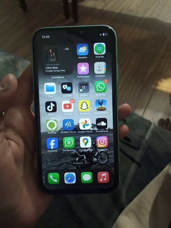 iphone 11 64 gb non pta green colour 1