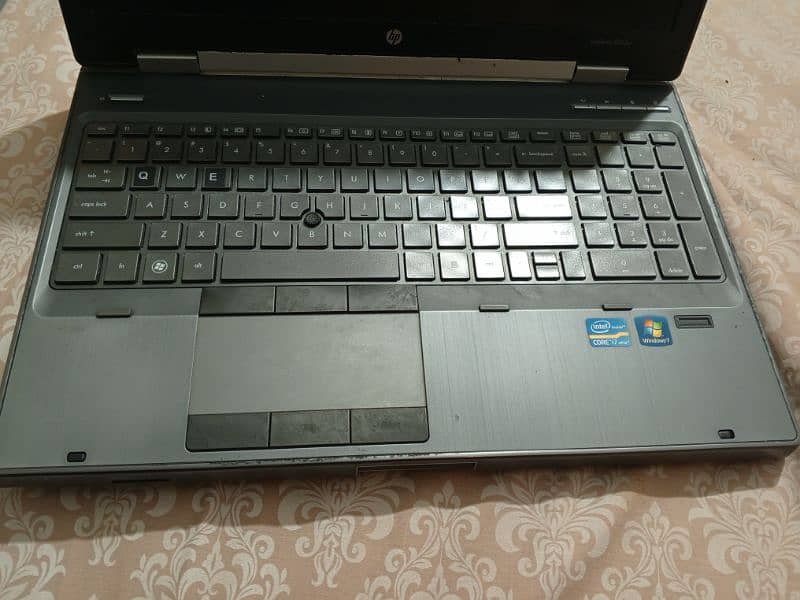 Core i7, 2nd generation, HP 12gb ram, 2gb graphic card, 128gb SSD 2