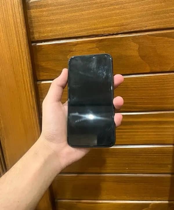 iphone 11 /64gb non active 5