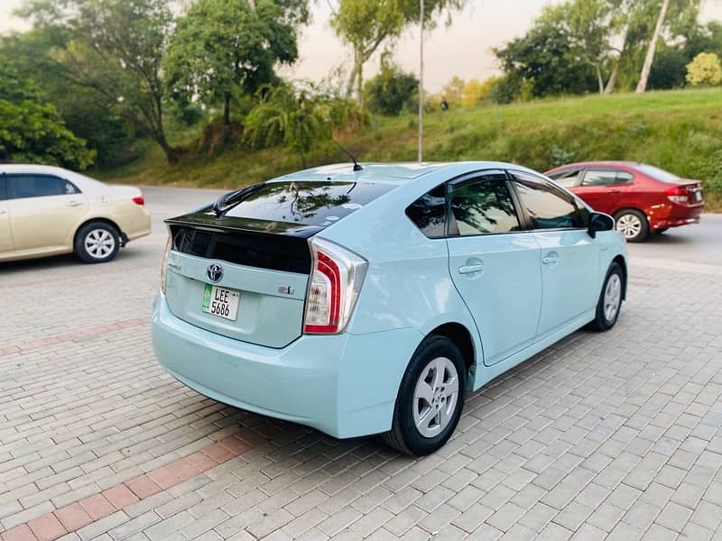 Toyota Prius 2011 16