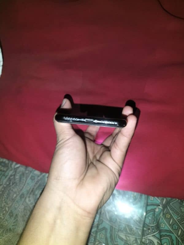 iphone x all ok black color 10 by 8 condition 4