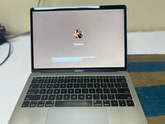 Apple MacBook pro 2017 - 13 inch , Retina display