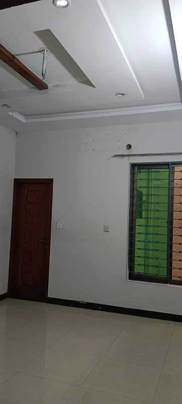 Iqbal Town : 5 Marla Lower Portion For Rent 3