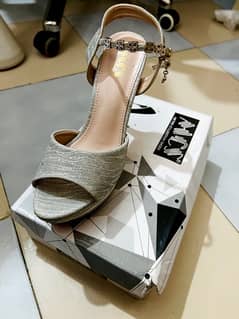 Bridal Metro Heels Size 40 Worn only once