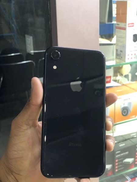 iPhone XR  64GB 2