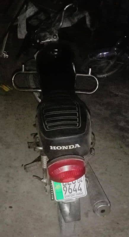 Honda 125 2004 model good fuel average 11