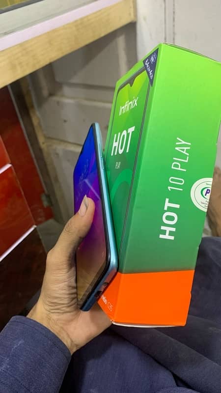 infinix hot 10play 4/64GB 10/10 with box and charger 2