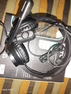 tucci headphone1