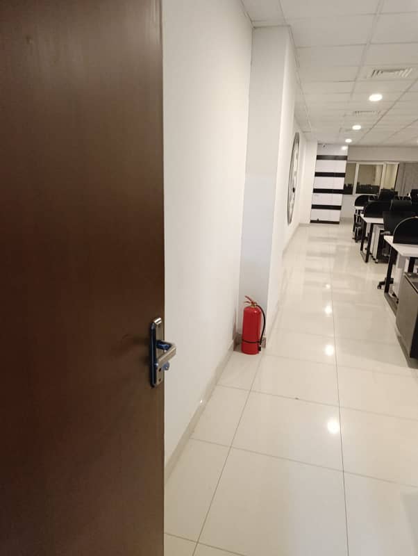 1000 SQFT FURNISHED OFFICE AVAILABLE ON RENT 9