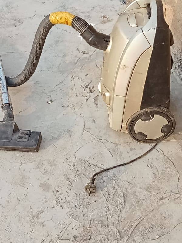 Anex Branded Germany vacuum cleaner 1