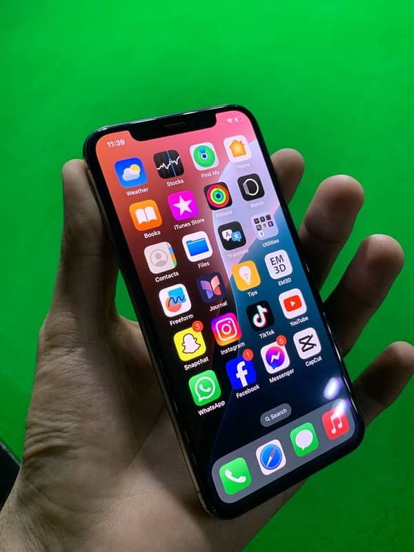 iPhone xs 1