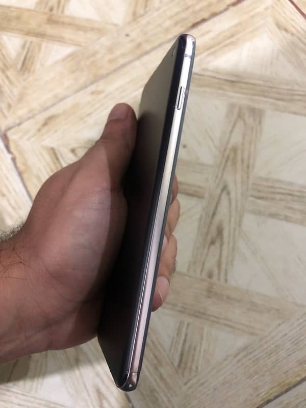 Samsumg S10 Not PTA (Sim Locked) 2