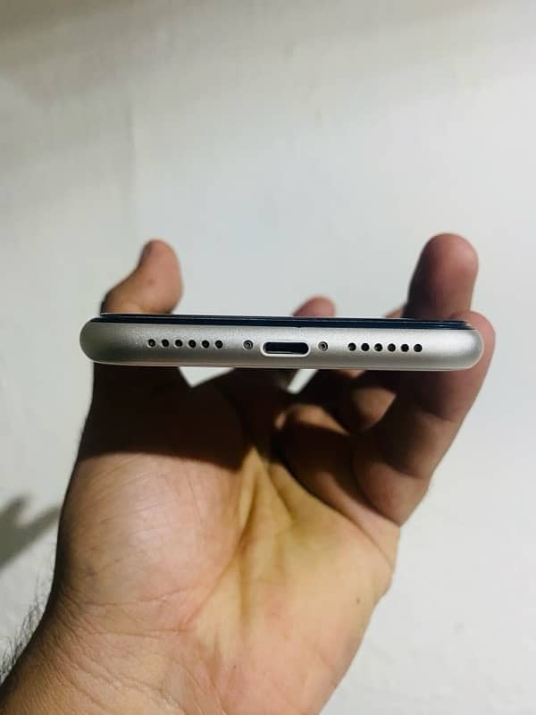 IPHONE 11 PTA APROVE ALL OK SET ALL WORKING SCRATCHLESS PHONE 3