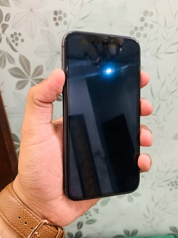 iphone 11 64 gb factory unlock read add whatsapp (03336279733) 4