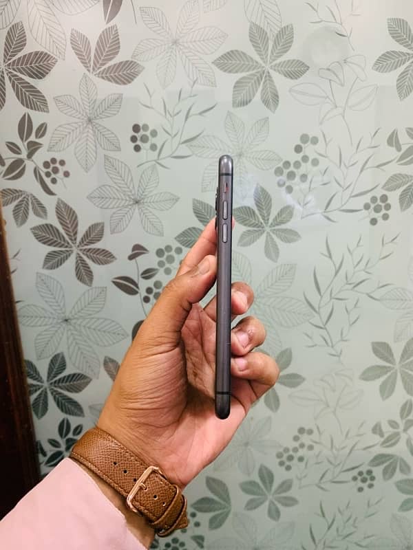 iphone 11 64 gb factory unlock read add whatsapp (03336279733) 5