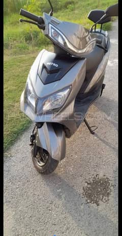 Metro Thrill EV scooty