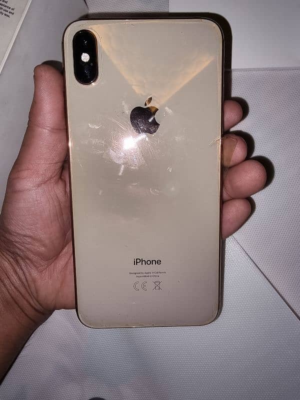 Iphone XS Max with origional airpods generation 2 6