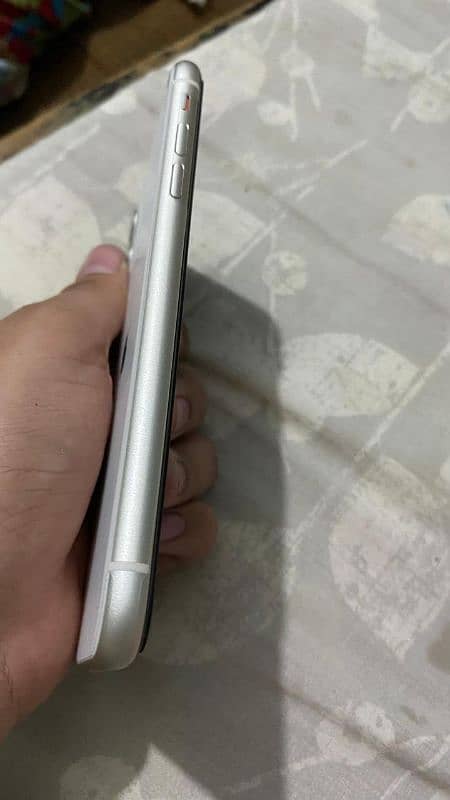 iPhone 11 | White Colour | 64GB | JV | Sim Time 4