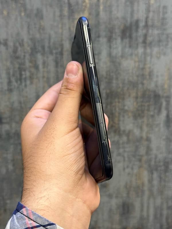 iPhone XR JV 1