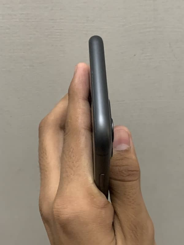 iPhone 11 64 gb Factory Unlock 4