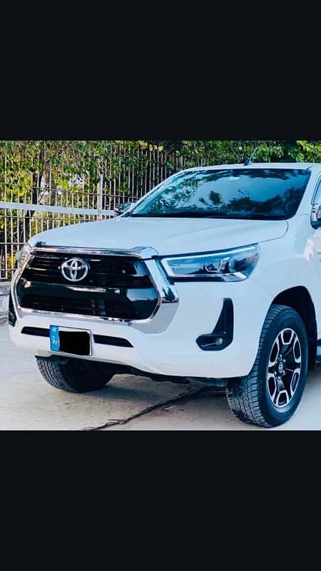 Toyota Hilux 2023 1