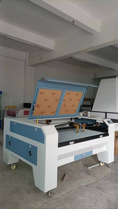 Laser cutting machine 0