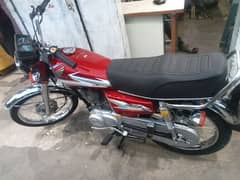 03126628490honda 125 red color ok bike all ok Lene wale rabta kare