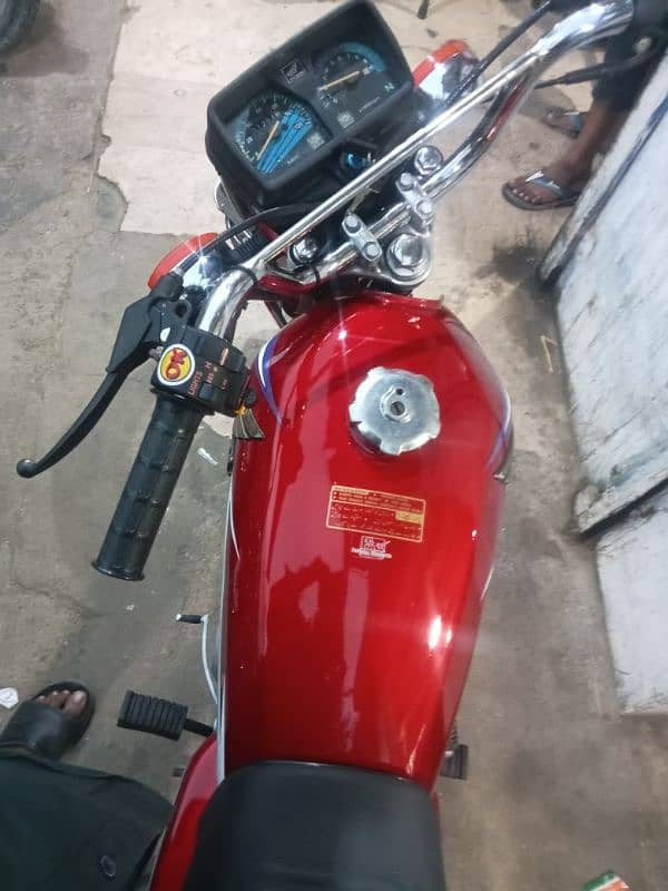 03126628490honda 125 red color ok bike all ok Lene wale rabta kare 3