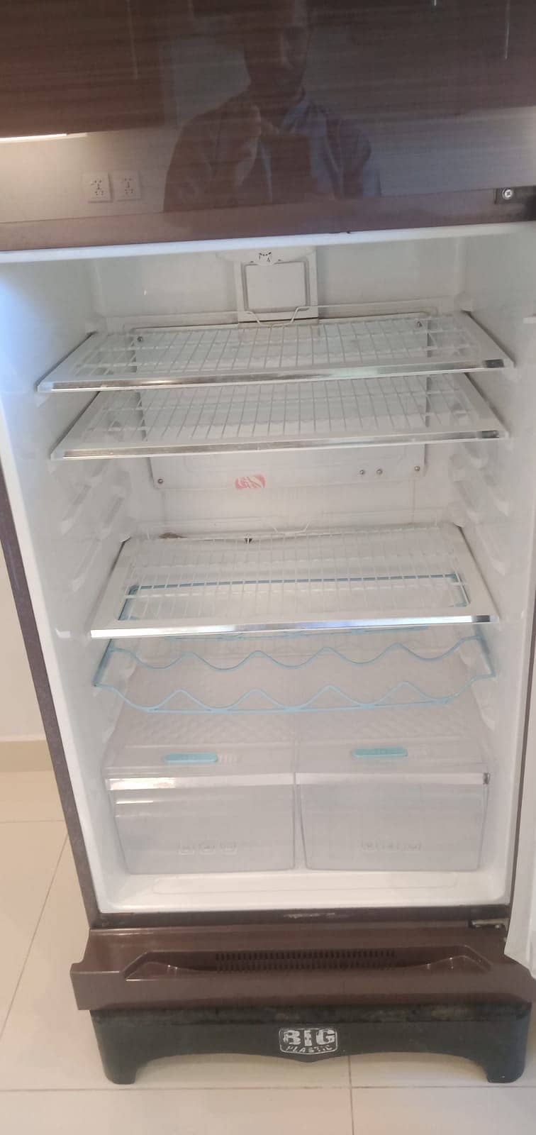 Kenwood KRF-400 Top mount Refrigerator for Sale in Excellent Condition 3