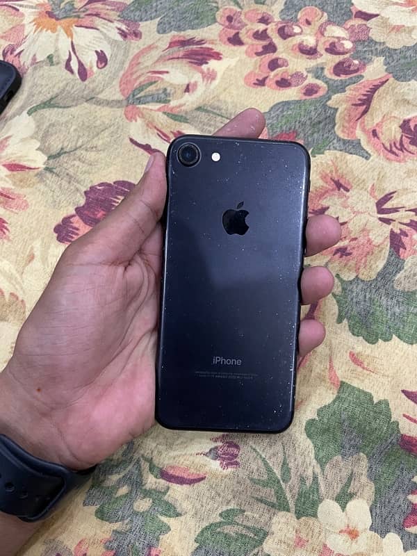 iPhone 7 (128 gb) 1