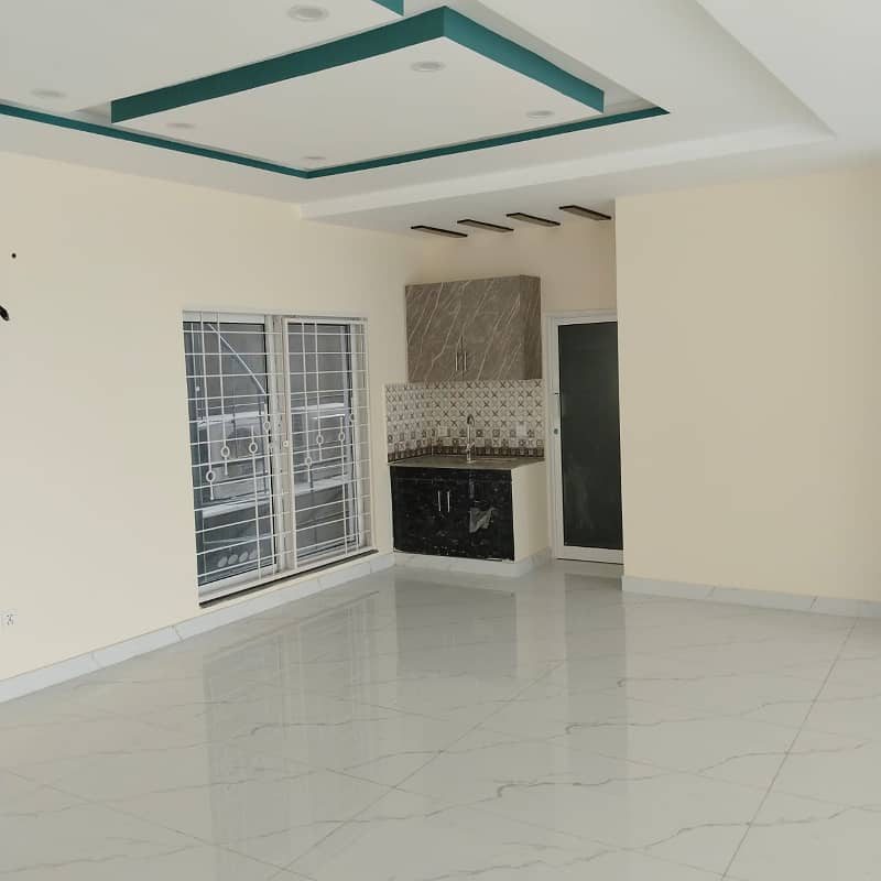 5 Marla Non Furnished Commercial Hall Available For Rent Bahria Town Lahore 12