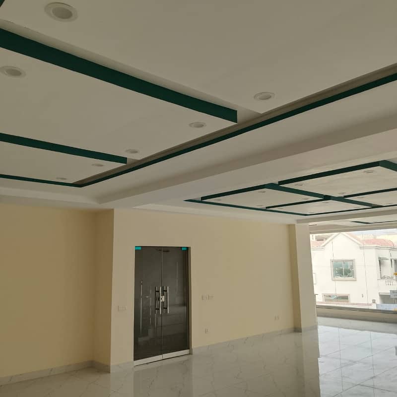 5 Marla Non Furnished Commercial Hall Available For Rent Bahria Town Lahore 1