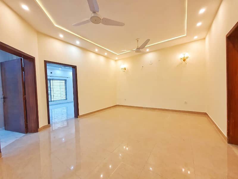 10 Marla Luxury Non Furnished Lower Portion For Rent In Bahria Lahore 6