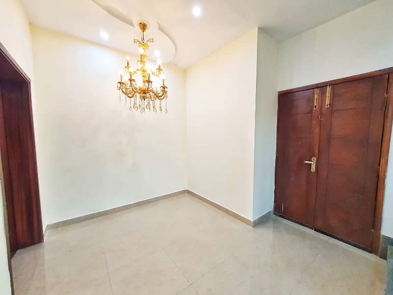 10 Marla Luxury Non Furnished Lower Portion For Rent In Bahria Lahore 8