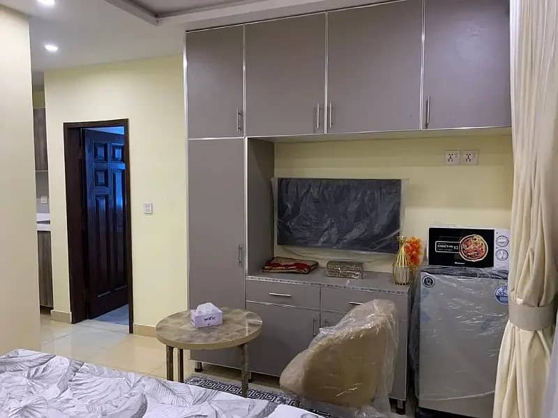 Studio luxury Furnished Flat Available for Rent In Bahria Town Lahore 7