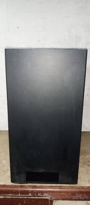 Behringer truth b2092a powered subwoofer. bose Klipsch kef Yamaha 8