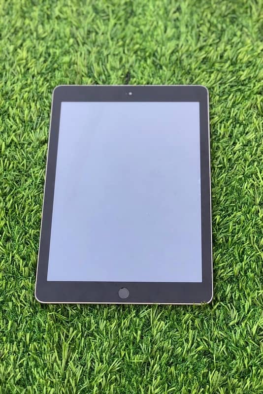 iPad ( 5th Generation ) / 32GB / For Sale WhatsApp Num #03265949331 1