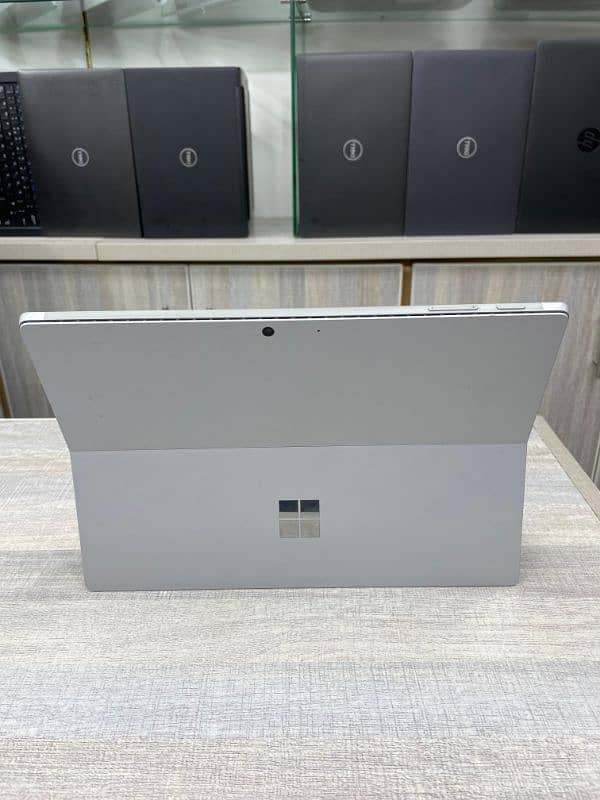 Surface Pro 5 : Core i5 7th Gen :  8/128 0