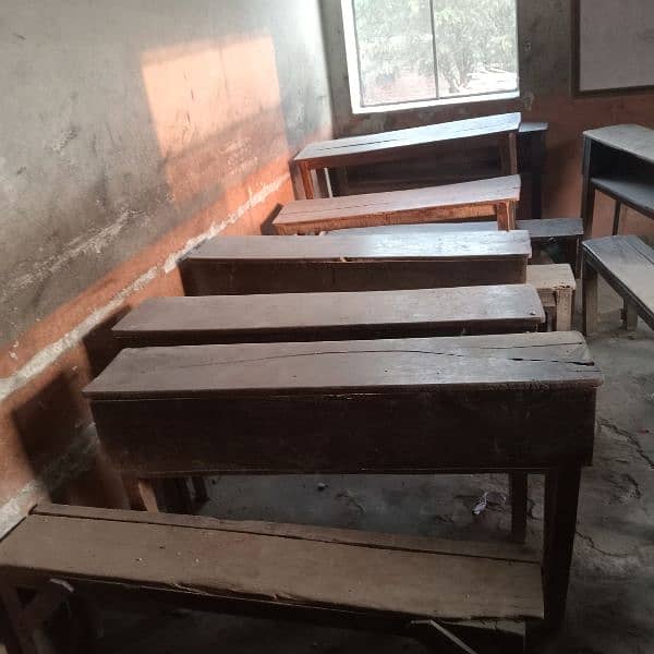 school desk three seeter 1