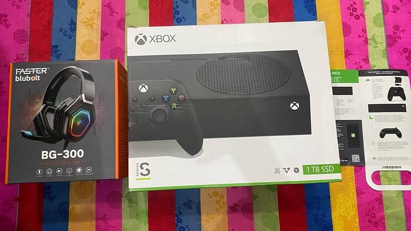 Xbox Series S 1TB SSD Black Addition & RGB Headphone O317-4OO47O7 2